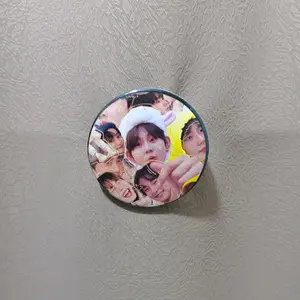 Pin Custom 44mm & 58mm – Desain Bebas, Foto Sendiri, Minimal Order 5 Pcs, Cocok untuk Komunitas & Merchandise