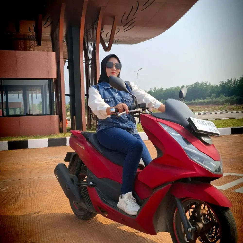 rompi jeans terbuat dari denim polyester keyebalan 8 oz tidak pasa tidak gerah tidak luntur nyaman f pake keseharian