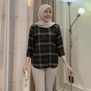 Kemeja Rayon Wanita Motif Oversize Daily Salur Lengan 7/8 Jumbo