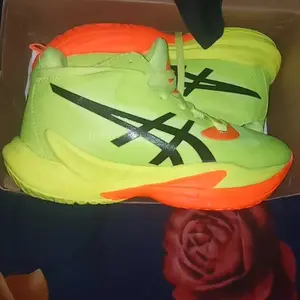 Sepatu Voli Cewe Putih Hitam Stabilo Sepatu Olahraga Voly Wanita Kren Empuk Ringan Di Pakai Sneakers 37-40 Casual