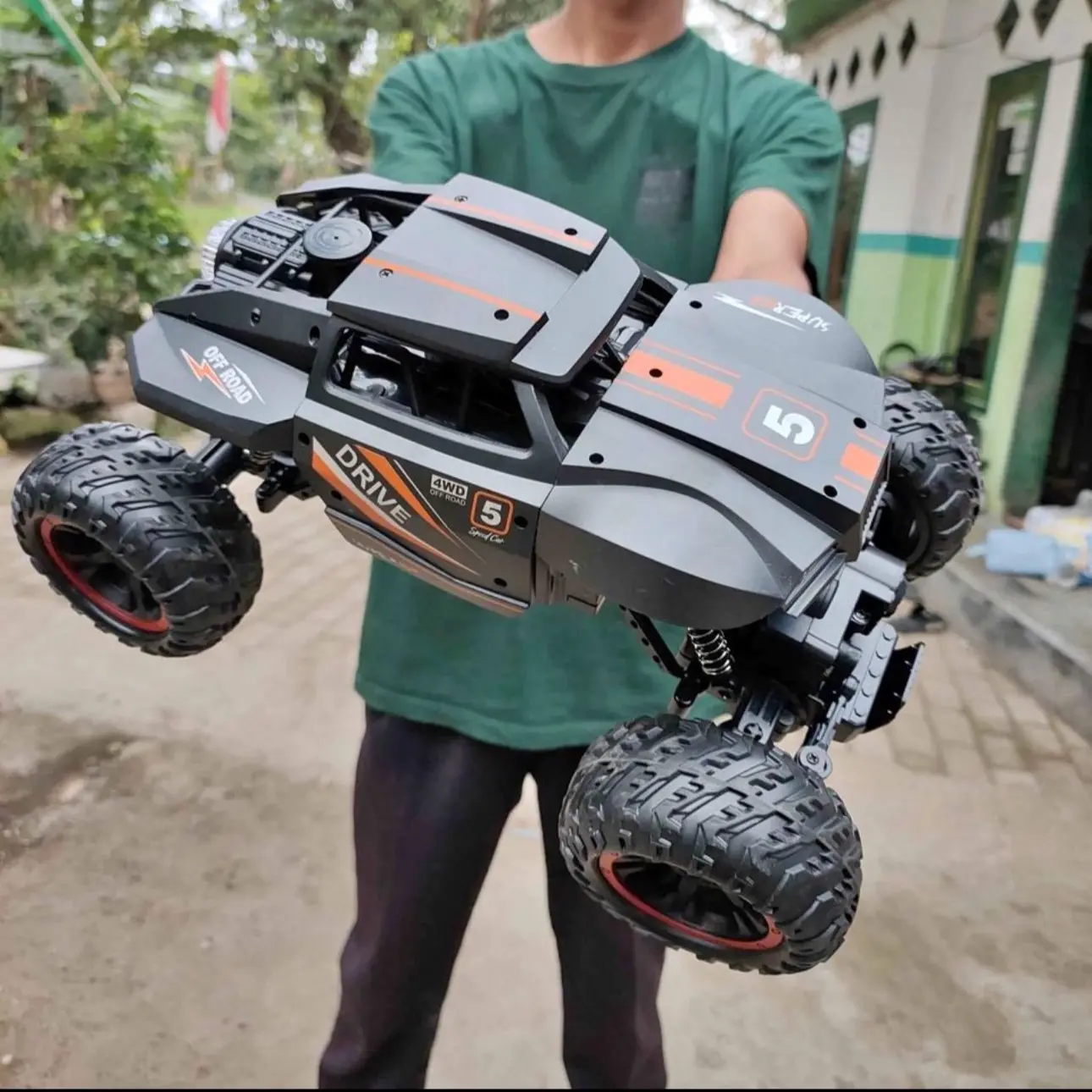 Mainan Mobilan RC PremiumToys 17708 Off Road Climbing 4X4 Asap Ban Karet Skala 1.14 Rc Car Asli Original Murah Gojek Grab Sameday Instan Toko Mainan Bekasi Jakarta Lampu LED Plastik Remote Control Baterai Cas