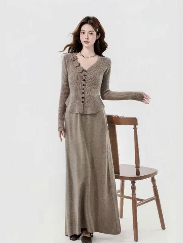    HÀNG QCCC L1   Sét Váy Len Cổ V Cúc Dọc Đính Hoa Dài Tay Mix Chân Váy Maxi A261 Sang Trọng Chất Liệu Mềm Mại Phù Hợp Nhiều Dáng Người 