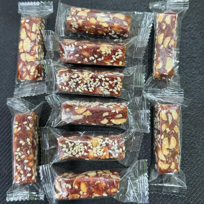 HAI KHANG 1kg kẹo chuối đậu phộng dạng thanh thơm dẻo có gừng ít ngọt. Kẹo Hai Khang đặc sản Bến Tre Candy