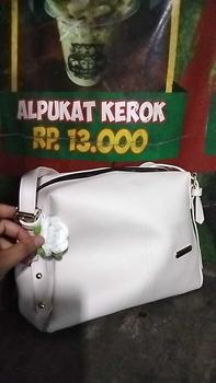 Product Review of Tas Selempang Wanita Shoulderbag Neova Bahan Kulit Halus Premium Slingbag from A** G**l 0