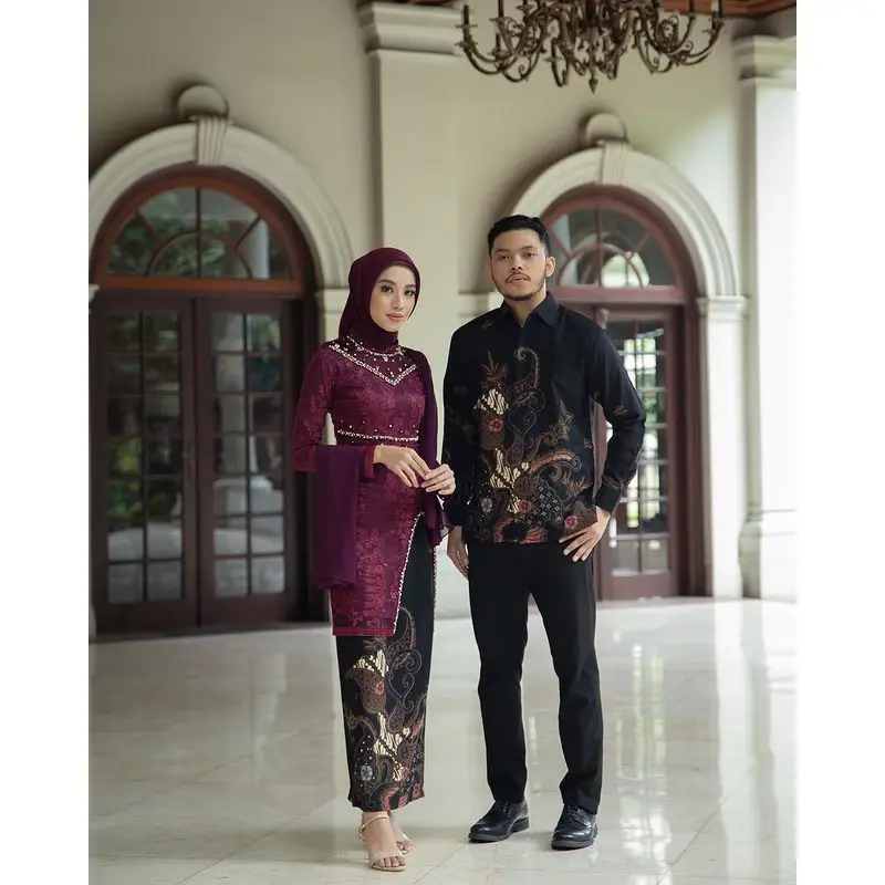 HANNA SET COUPLE MODERN PREMIUM MATERIAL//BAJU PASANGAN BAHAN SERASI MODEL TERBARU PLUS SELENDANG CERUTY//KEBAYA LAMARAN TUNANGAN WISUDA REMAJA KEKINIAN DETAIL BELAHAN DEPAN DAN MUTIARA PAYET JAHIT//KEMEJA PRIA BATIK PREMIUM READY XXL JUMBO