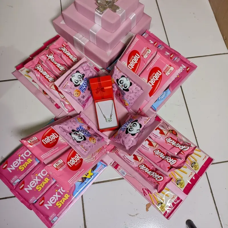Hampers kado  snack box serba pink untuk ulang tahun anniversary teman anak Gift 0