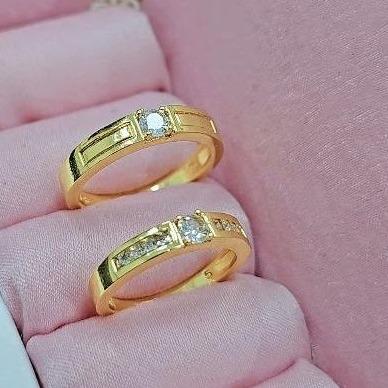  Nhẫn cặp đôi nam nữ màu 18K đính đá hột sáng đẹp chất Titan xi vàng bền màu hot 