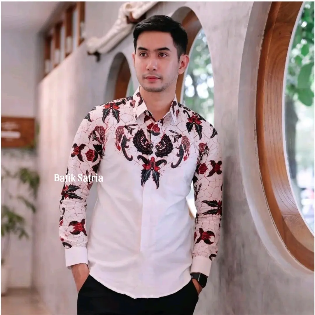 RAJATA - Batik Satria Slimfit Motif RAJATA  Lengan Panjang Warna Dasar Putih Menyala Kombinasi Merah Hitam Lapis Furing Premium Katun Baju
