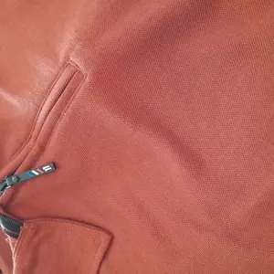 Kaos Polo Shirt Pria Kerah Lengan Pendek Zipper Bahan Nyaman Cocok untuk Berbagai Kesempatan dengan Fitur Fungsional dan Gaya Anda Cowok Distro Krah