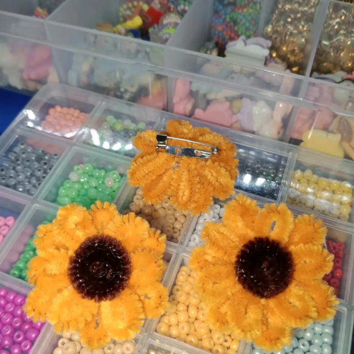 Bross bunga matahari kawat bulu
