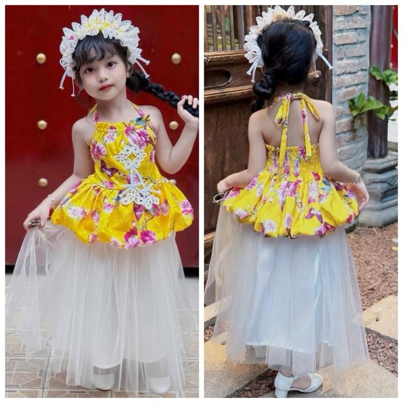 Bộ yếm gấm vàng + chan váy lưới trắng tặng cài tóc cho bé gái
