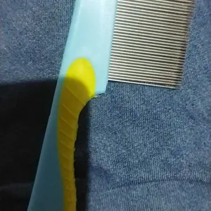 KIOS SERBA - Sisir Serit Kutu Ketombe Gagang Besi Kuat Warna Warni