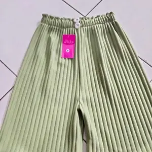 Celana Pendek Knit Maxiline Anak Perempuan Usia 4-12 Thn Cantik & Lucu Bahan Premium Kancing Tempel Cocok Sehari-hari & Kado Ulang Tahun Model Kekinian Warna Polos Elegan