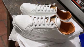 Product Review of Giày nam, Giày thể thao, Giày Sneaker Cao Cấp GA05 Chất Liệu Da Microfiber, Đế Cau Su dẻo Nguyên Khối Cực Kỳ êm chân, thoáng khí, dây thắt nút, giày chống trơn trượt tốt, phù hợp mọi địa hình Shoes from R** ** 1