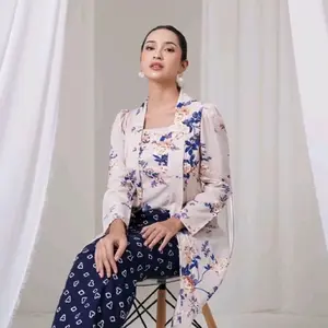 1 SET ROK DAN KEBAYA KUTU BARU BUNGA NAVY CANTIK