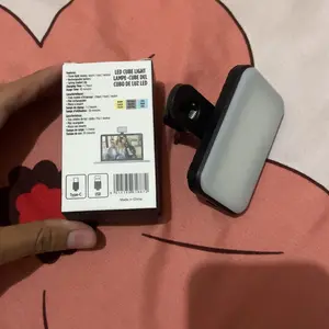 LED CUBE Light with Clip Lampu Mini Selfie Lighting Konten 3 Warna Portable LED Light untuk Selfie dan Fotografi Lampu Saku Kecantikan dengan Pengaturan Kecerahan Tiga Tingkat dan Cahaya Lembut Nyaman