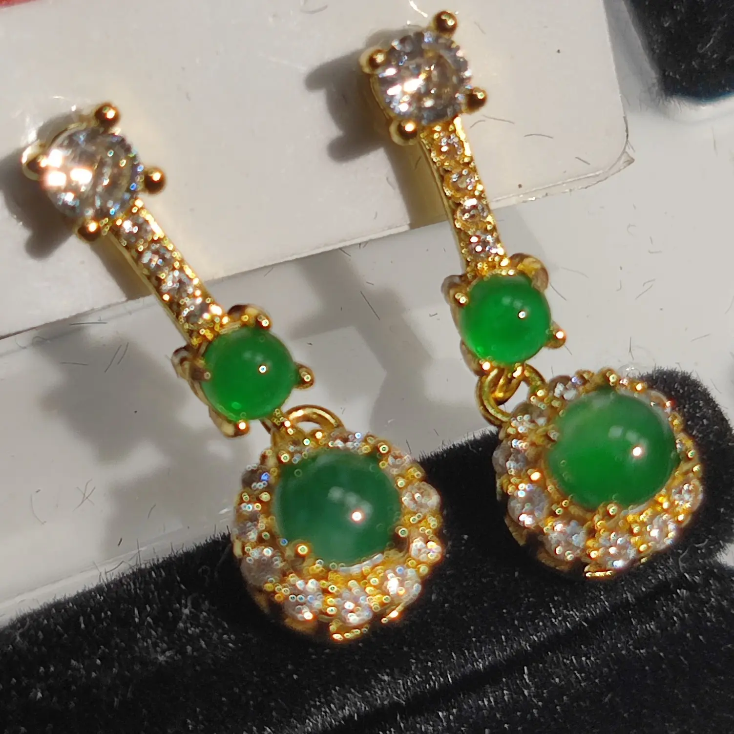 A beautiful and sparkling jade pendant