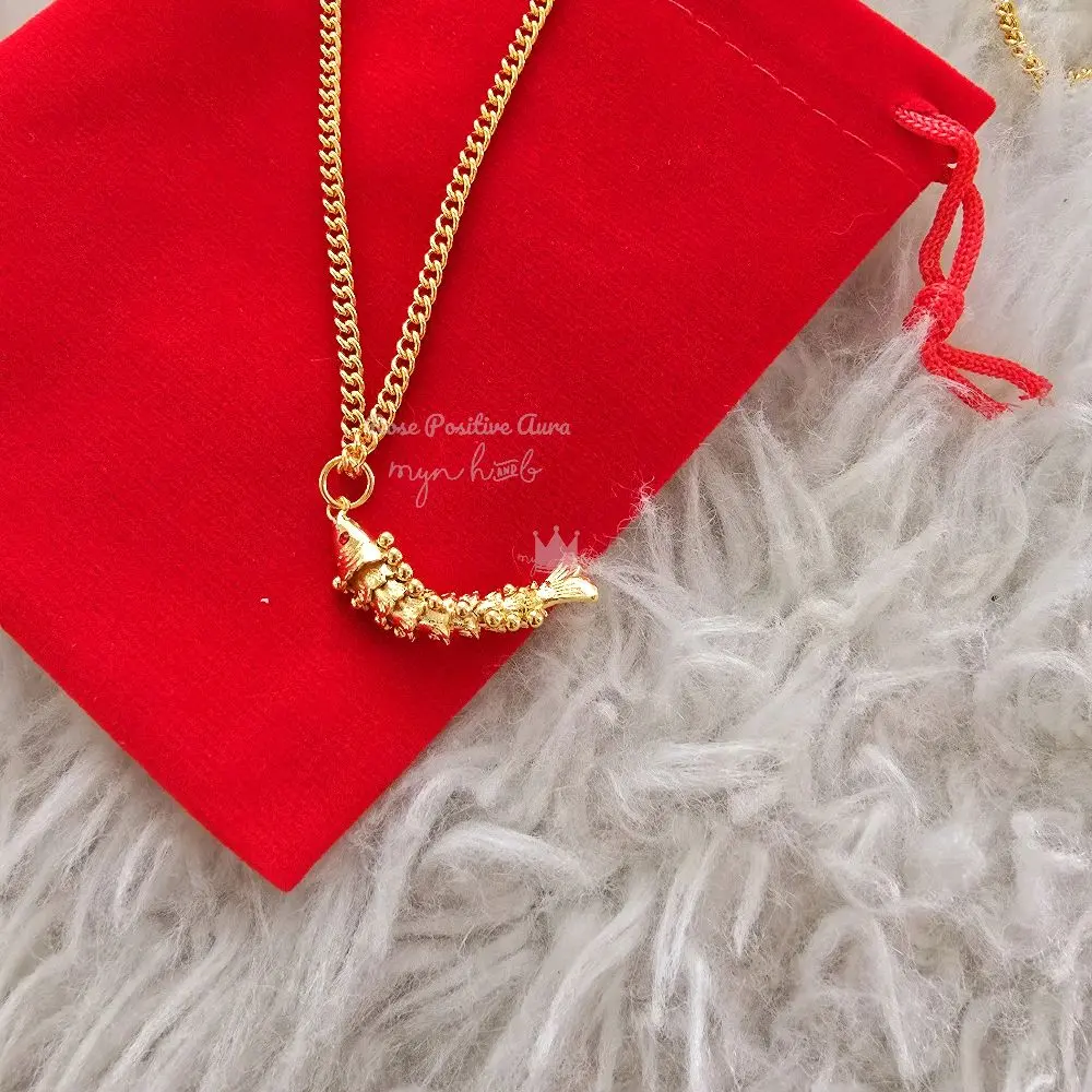 Bangkok gold chain set with pendant. width 0.3cm. s hook engraved