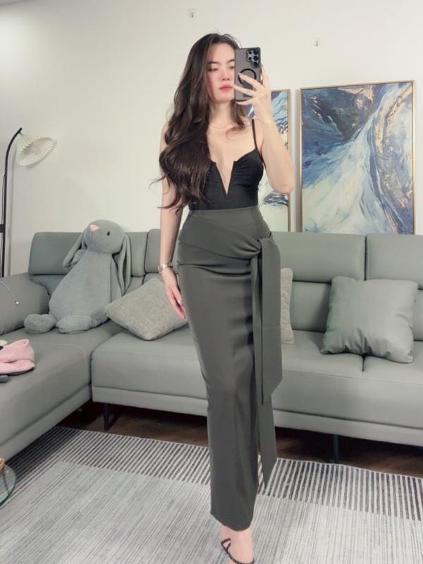 Bc12 -CHÂN VÁY BÚT CHÌ THẮT NƠ dài 95cm có sẻ sau chất Chéo Nhật cao cấp LIN. DESIGN