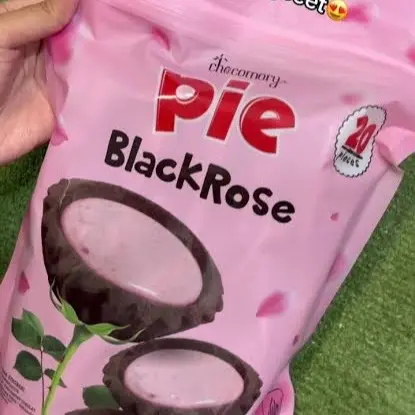 Pie Black Rose Chocomory Pie Coklat Rasa Strawberry (isi 20) 4