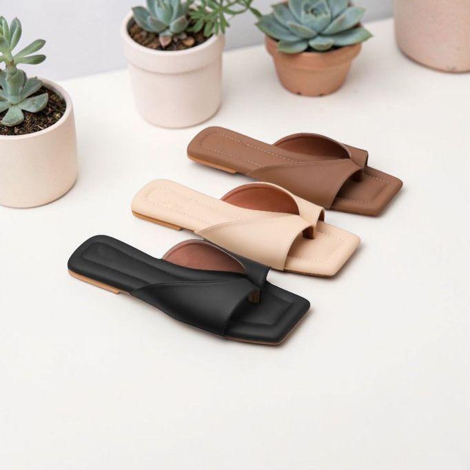 Sendal Flat Wanita Polos Elegan Tersedia Size 36-44 Desain Minimalis Nyaman untuk Harian