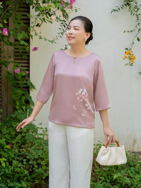 GUMOM - Áo Kiểu Trung Niên U50 U60 Cao Cấp Cổ Tròn Tay Lỡ Thêu Hoa Đính Nút Sang Trọng Cho Nữ - Women Nhung Kem Xanh Nho Tua Rua Top Voi