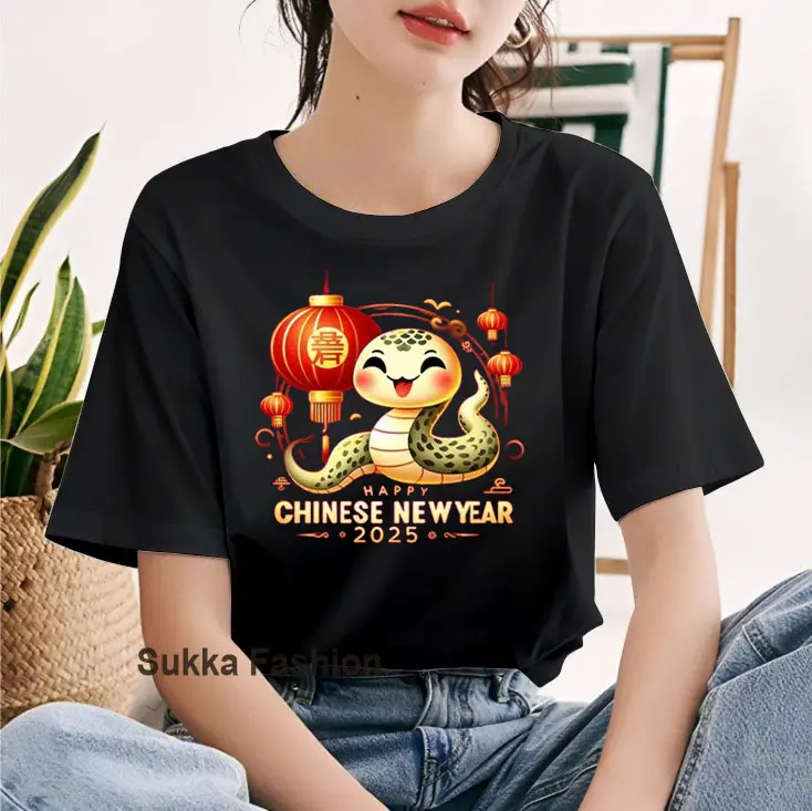 KAOS IMLEK ULAR 2025 / BELI 3 GRATIS HEADSET EXTRA BAS / KAOS GONG XI FA CAI / KAOS DISTRO / KAOS OVERSIZE / KAOS WANITA OVERSIZE/ KAOS COTTON 30S / KAOS WANITA / KAOS PRIA / WANITA IMPORT / KAOS WANITA KEKINIAN / KAOS WANITA KOREAN STYLE LENGAN PENDEK 1