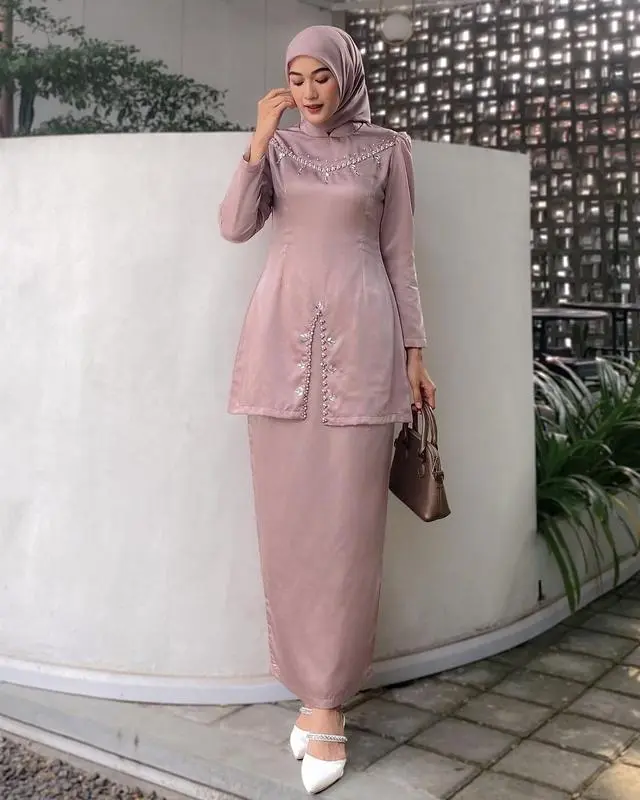 FAYRA One Set Baju Kurung Melayu Dress Pesta Payet Swarosky Mewah Burgundy Gamis Lebaran 2025 Idul Fitri Gaun Karet Muslim Kondangan Wanita malay Satin Silk Panjang Remaja Rempel Dewasa Setelan elegan Span 2