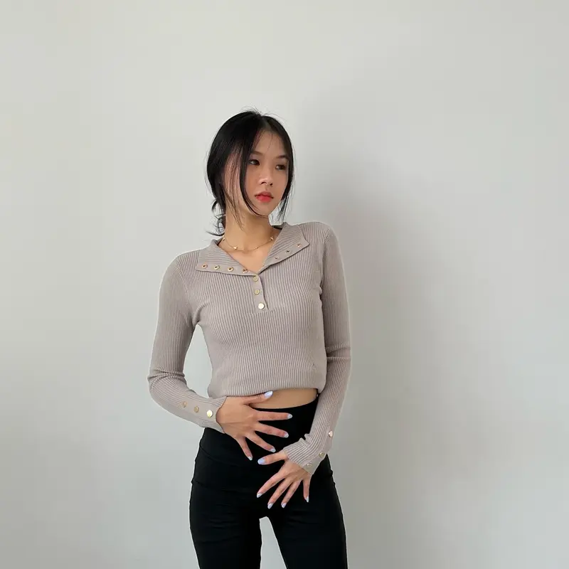 Inaya longsleeve with buttons top 7