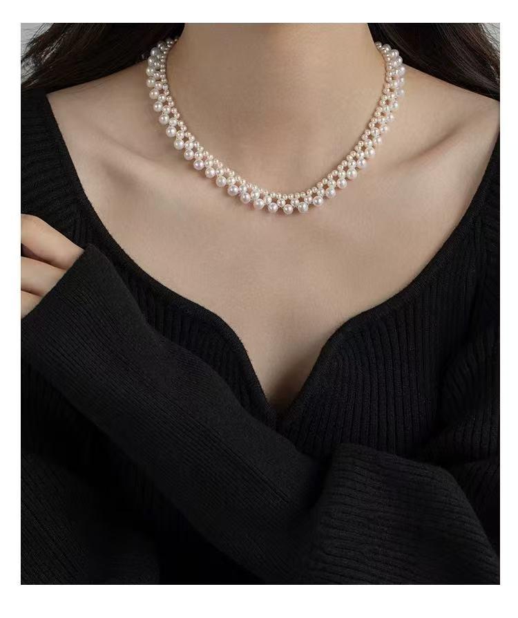Product Introduction of LIVIA-Pure hand-woven pearl necklace. It's an authentic product. Made of S925 silver, it's a high-end collarbone chain that can cover scars. It's a neck chain 8