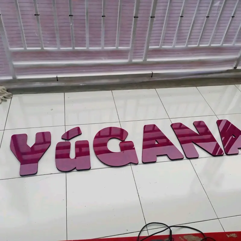 Huruf dan Angka bahan Akrilik spon. tinggi 20cm harga untuk satu huruf.di tempel di tempel 5