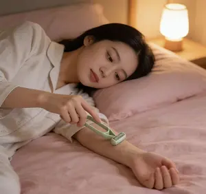 Alat Penghilang Rambut Wanita Praktis Efisien Pisau Cukur Manual Untuk Ketiak Kaki Area Intim Pisau Makro Halus Tidak Melukai Kulit Aman Tanpa Iritasi Nyaman Tanpa Rasa Sakit Cocok Untuk Perawatan Tubuh Harian Wanita