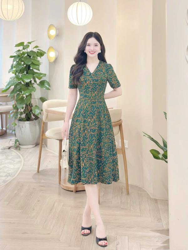 Đầm váy hoa nữ thiết kế Nhật Vy dáng ôm cổ V tay ngắn đính cúc gỗ bigsize chất lụa phù hợp công sở văn phòng đi chơi du lịch quà tặng vợ mẹ - D3369