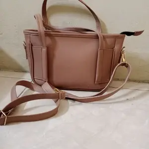 Tas Wanita Cantik Homemade dengan Desain Elegan dan Tali Bahu yang Nyaman untuk Harian