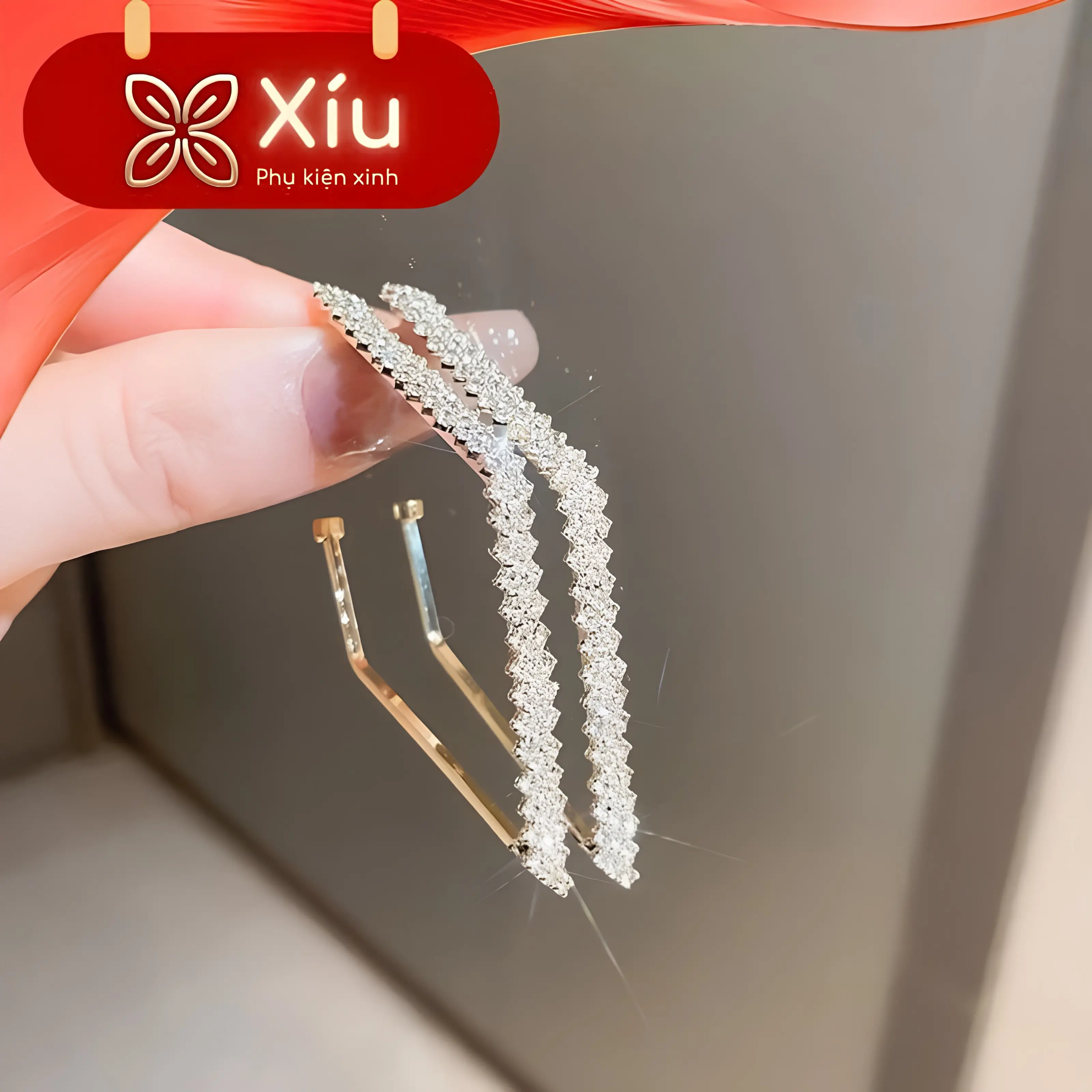 Khuyên Tai Góc Cạnh Hình Thoi Hở Viền Đính Đá Lấp Lánh tôn lên vẻ Cá Tính Sắc Xảo - Đeo êm không gỉ - Dành cho da nhạy cảm - Có hộp bảo quản sang xịn [B978]