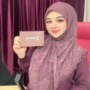 Kerudung SegiEmpat Hijaberies Digital Box Magnet Bahan Paris Voile Signature Terbaru dengan Desain Elegan dan Nyaman