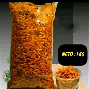 1Kg - makaroni kriuk bumbu pedas daun jeruk/makaroni kriuk 1kg Food Snacks Kering