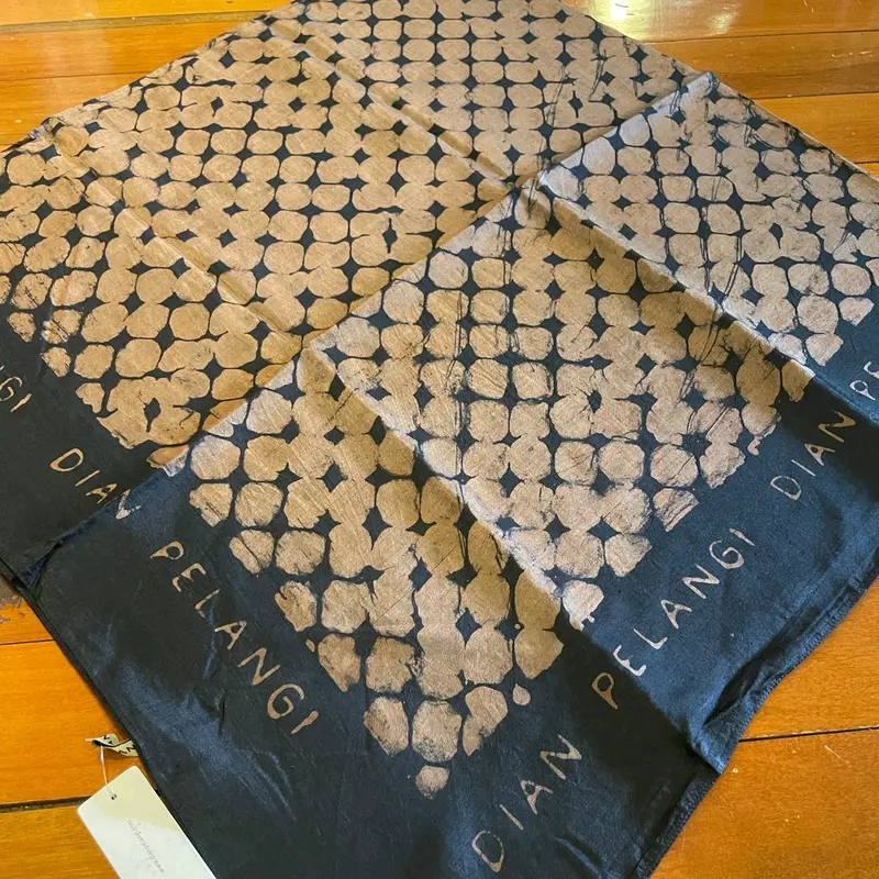 Jilbab Sutra by Dian Pelangi ORIGINAL Hijab Kerudung Scarf Khimar Segi Empat Casual Formal Pesta Pernikahan Kondangan Kerja Kantor Lebaran Wanita Hijaber Cantik Anggun Modis Modern Simple Elegan Mewah Model Terbaru Motif Pali Palestina Hand Made Kekinian 5