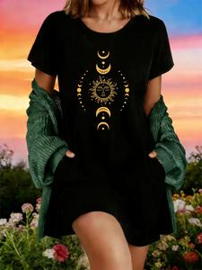 Vestido Casual de Manga Corta para Mujer con Estampado Celestial Sol, Luna y Estrellas - Corte Relajado hasta la Rodilla, Cuello Redondo Lavable a Máquina, Ropa de Primavera/Verano, Estilo Gráfico, Tejido Medio Elástico, Ideal para Amantes del Boho