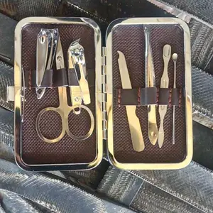 Manicure Pedicure Set 7 in 1 Gunting Kuku Pinset Dompet mini Stainlless Steel