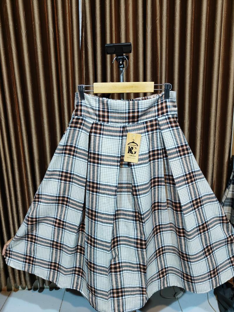 Product Introduction of ROK MIDI FLANEL WANITA/ ROK 7/8 KOTAK KOTAK 1