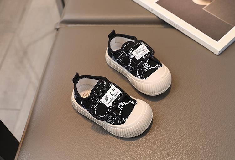 Product Introduction of Foreign Trade Baby Cartoon Shoes Korean Edition Autumn 0-3 Year Old Bear Soft Sole Men's and Women's Walking Shoes 13