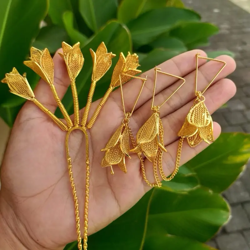 Set Cucuk mekar 5 dan bros kancing