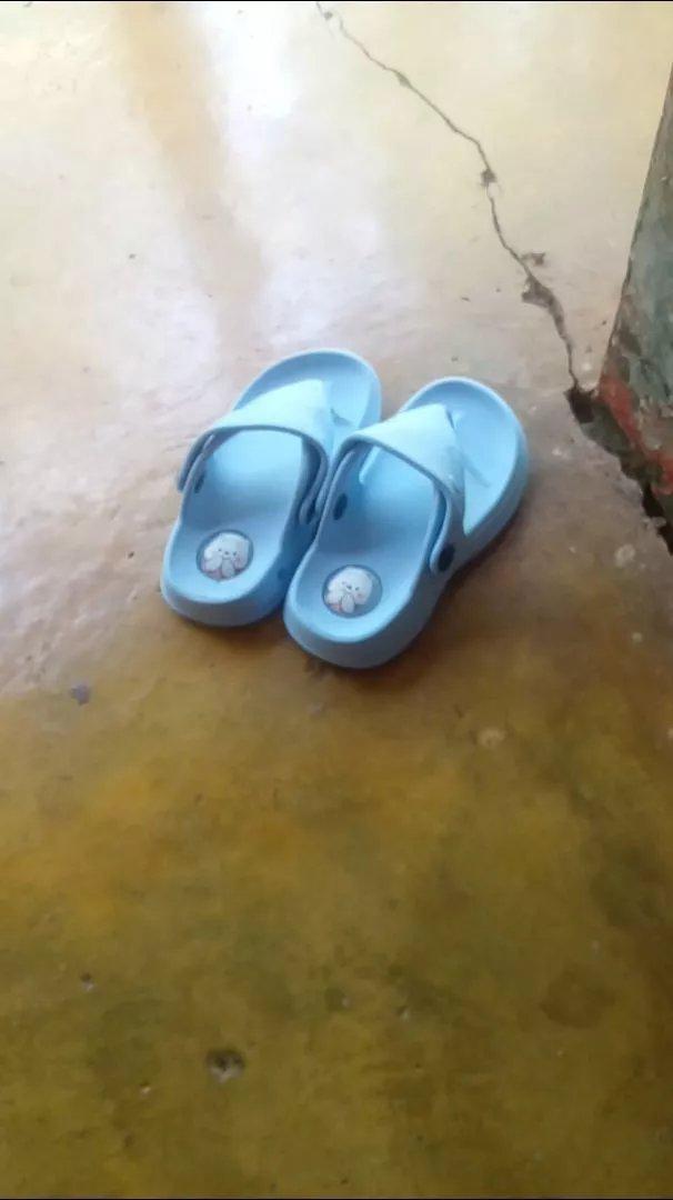 New Sandal santai Bunyi Citcit Sandal Jepit Karet Anak Laki-Laki Perempuan Flip Flops Anti Selip Size 20-25【COD】