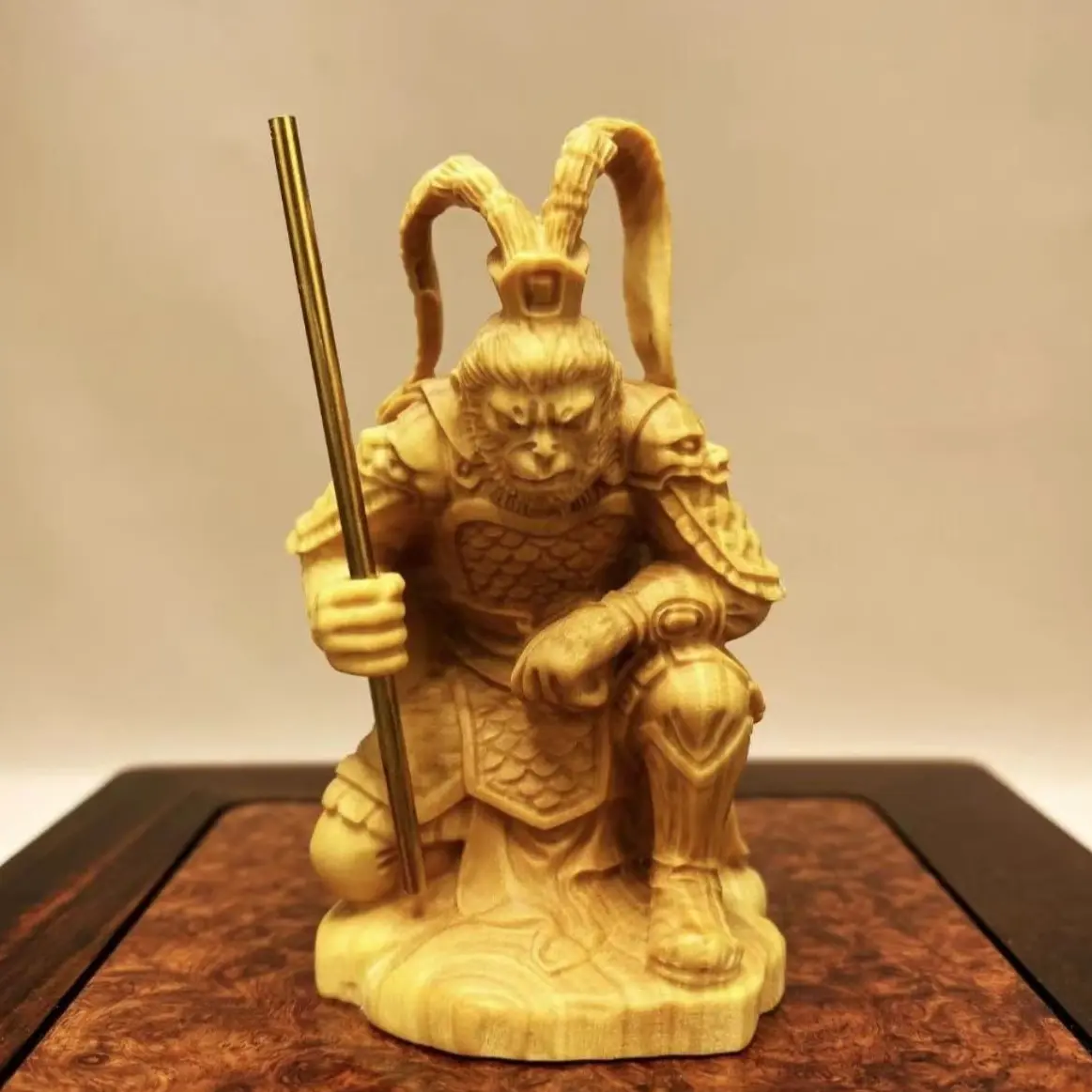 Small leaf boxwood ornament carved tabletop ornament