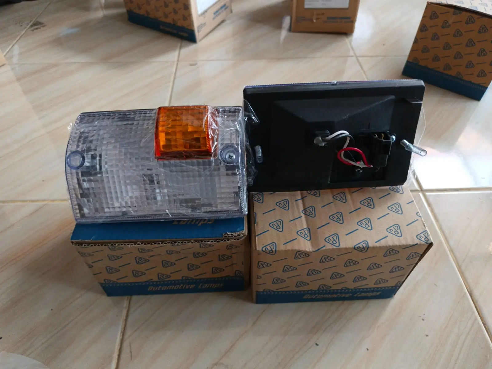 COLT L-300 NEW-SIGNAL LAMP.RH/LH