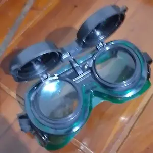 Z [Stok Tersedia] Kacamata Las Otomatis yang Menggelap dengan Waktu Respons 0,1 detik untuk Tukang Las dan Pekerja Konstruksi