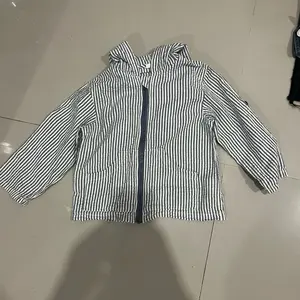 Jaket Anak Lucu Salur Bagus dengan Desain Stripes Elegan dan Zipper Berkualitas Tinggi