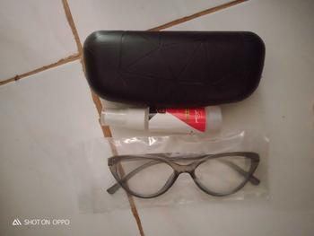Product Review of [ BELI 1 PCS KACAMATA MINUS GRATIS 1 PCS KACAMATA NORMAL RANDOM ] Kacamata Fashion Frame 8146 Lensa Photocromic Blueray Bluecromic Eyewear Glasses from V**e 0