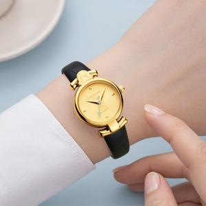 นาฬิกาผู้หญิงสายหนัง CAINUOS ทันสมัย กะทัดรัด กันน้ำ เหมาะสำหรับจัดเลี้ยงกลางแจ้งและงานปาร์ตี้ สวมนาฬิกาควอทซ์